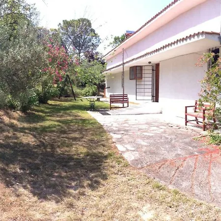 Secluded 1.8 Acre Garden Villa, For Exclusive Use With Stunning Views. * Καλάνδρα
