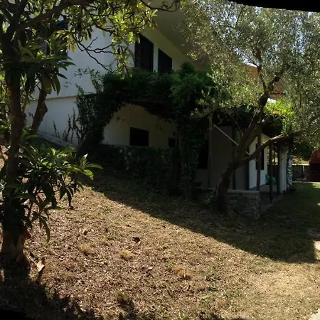 Secluded 1.8 Acre Garden Villa, For Exclusive Use With Stunning Views. Σπίτι διακοπών