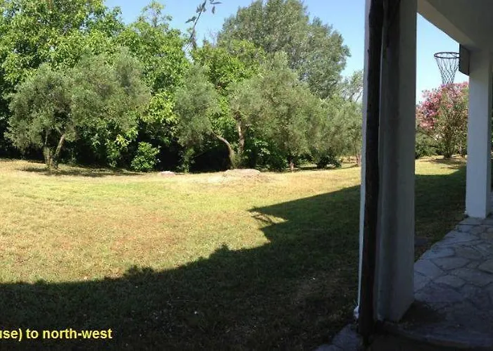 Сasa de vacaciones Secluded 1.8 Acre Garden Villa, For Exclusive Use With Stunning Views. Kalandra