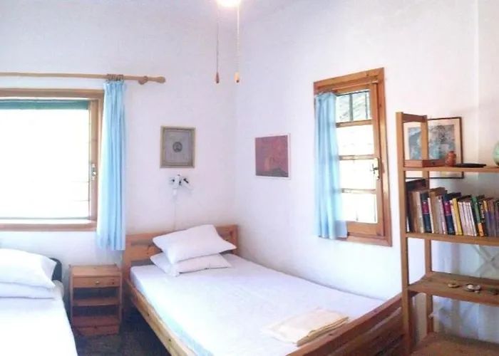 Secluded 1.8 Acre Garden Villa, For Exclusive Use With Stunning Views. 度假居 Kalandra