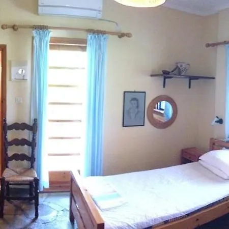 Дом отдыха Secluded 1.8 Acre Garden Villa, For Exclusive Use With Stunning Views.