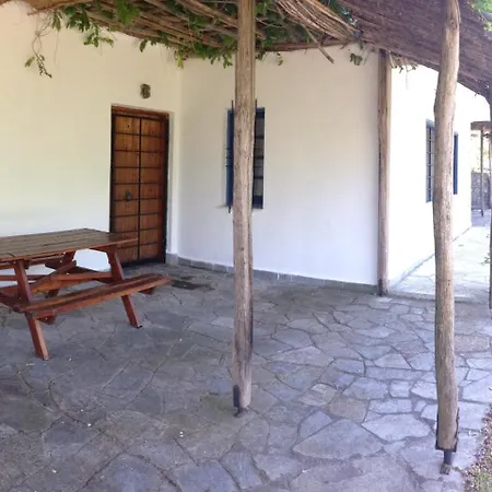 Дом отдыха Secluded 1.8 Acre Garden Villa, For Exclusive Use With Stunning Views.