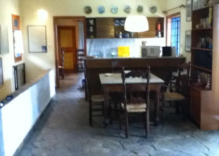 Hébergement de vacances Secluded 1.8 Acre Garden Villa, For Exclusive Use With Stunning Views.